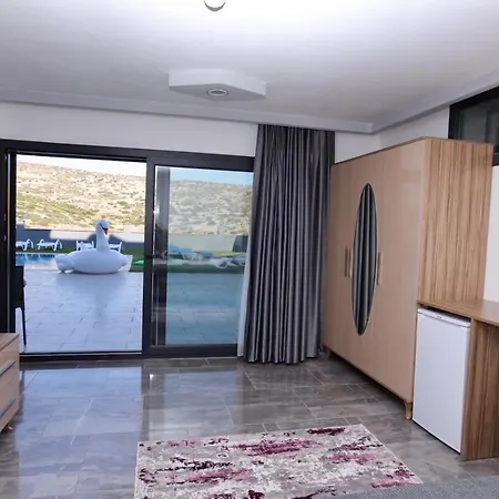 Alojamento de Acomodação e Pequeno-almoço Fontana Fener 2*